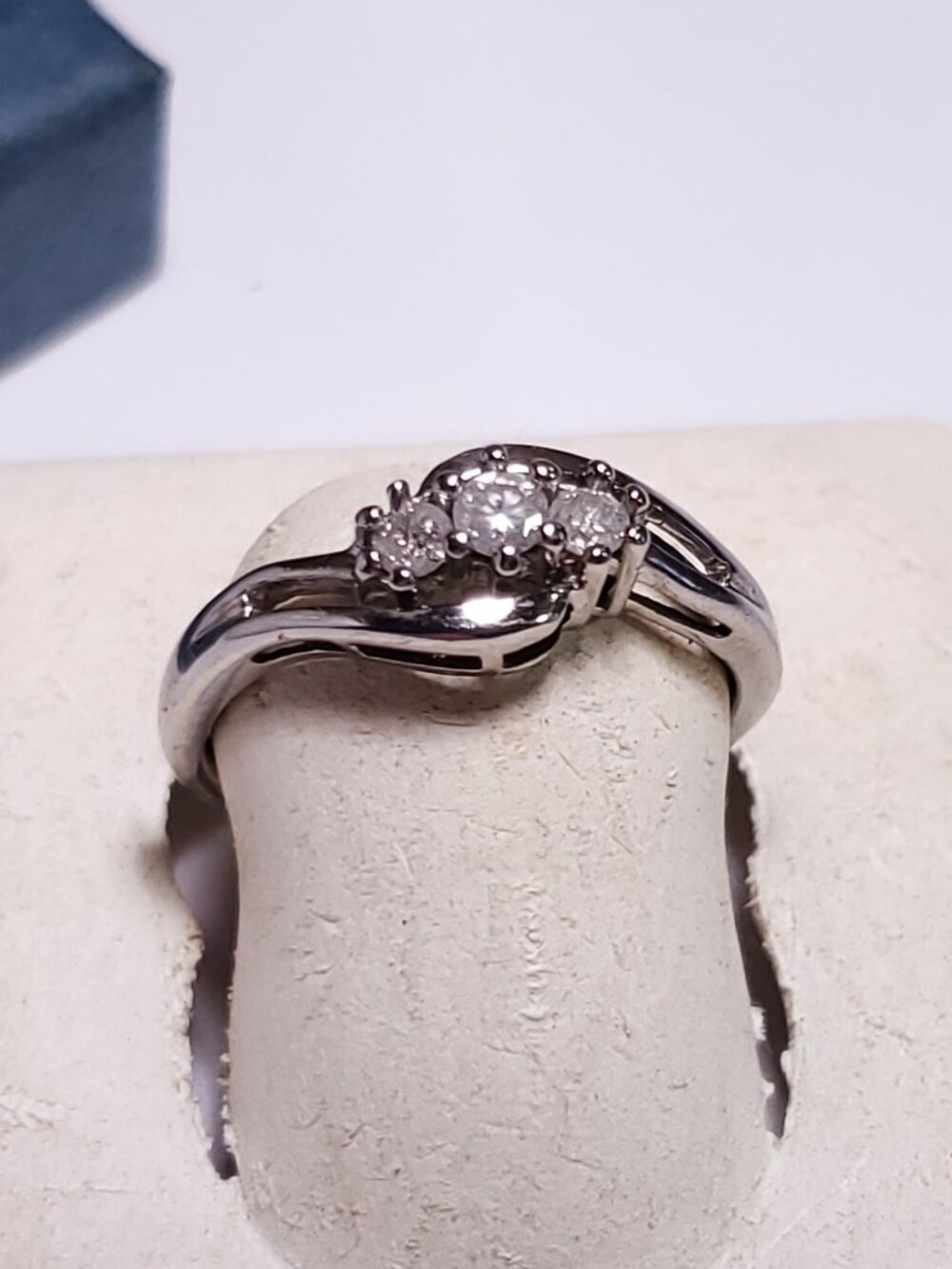 Estate .25ctw 3 Diamond across 10Kt White Gold bypass open Swirl S-6.5 Ring24852